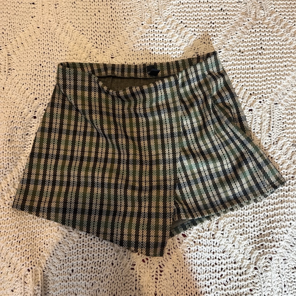 Windsor Green and Black Plaid Skorts